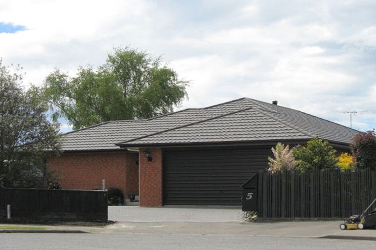 Photo of property in 5 Grove Place, Rangiora, 7400