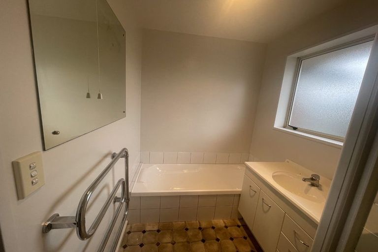 Photo of property in 10 Kydd Lane, Hornby, Christchurch, 8042