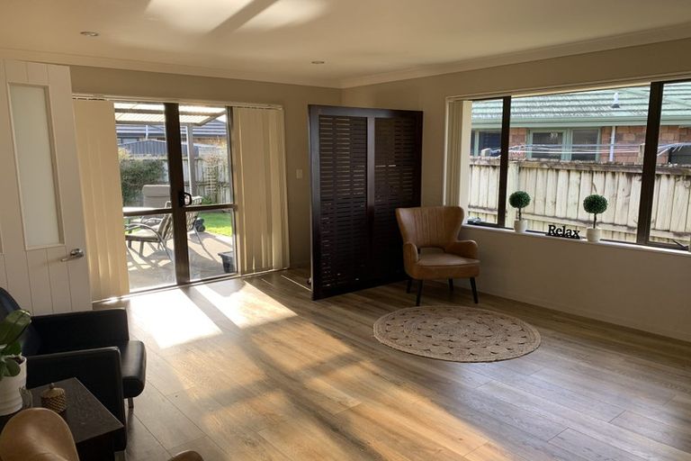 Photo of property in 20 Breaker Grove, Waiuku, 2123