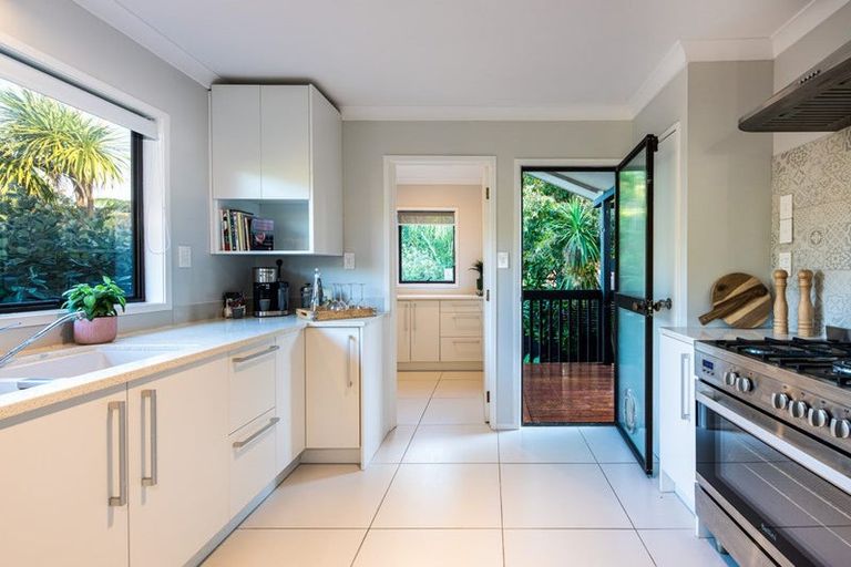 Photo of property in 8a Westbourne Road, Murrays Bay, Auckland, 0630