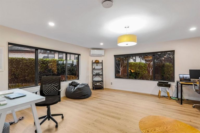 Photo of property in 3 Stow Place, Henderson, Auckland, 0612