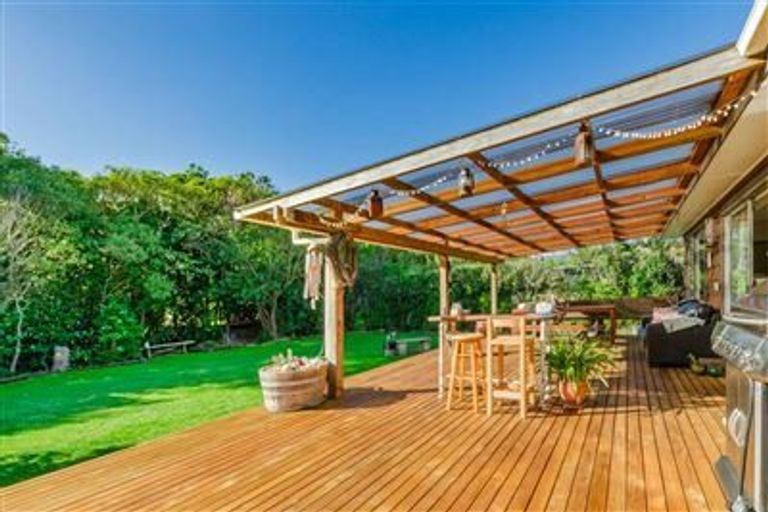 Photo of property in 5 Puriri Road, Waikanae, 5036