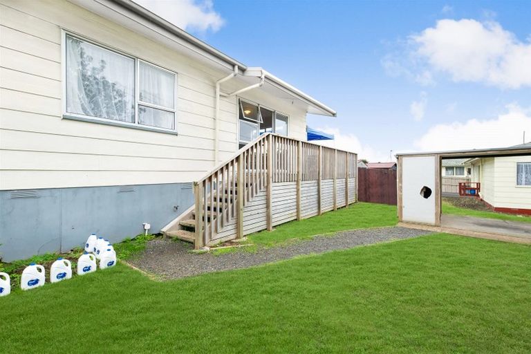 Photo of property in 2/22 Darnell Crescent, Clover Park, Auckland, 2019