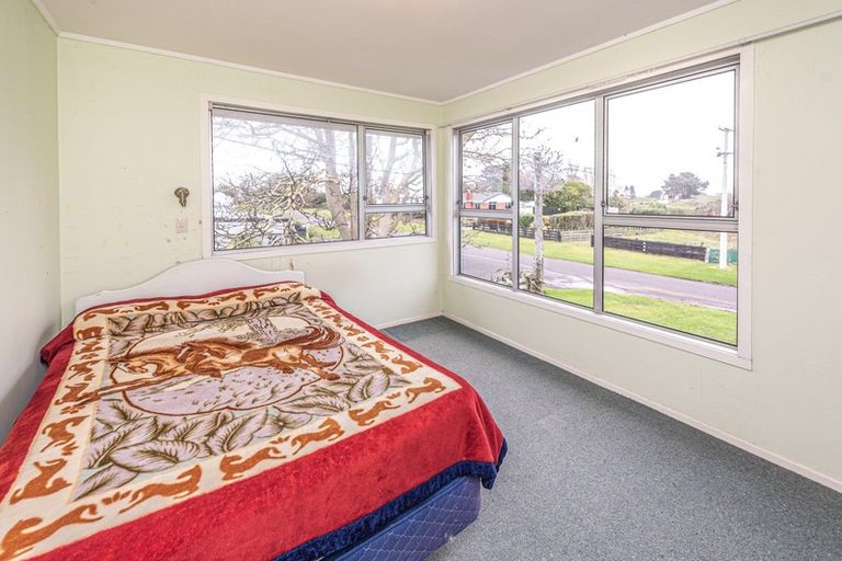 Photo of property in 1 Lupton Street, Waverley, 4510