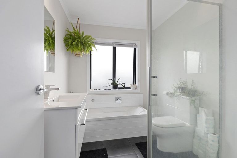 Photo of property in 17 Rebekah Crescent, Flagstaff, Hamilton, 3210