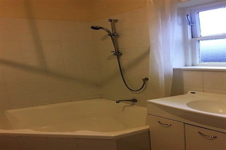 Photo of property in 89 Cambridge Terrace, Waterloo, Lower Hutt, 5011