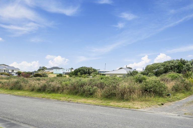 Photo of property in 16 Kitchener Street, Te Horo Beach, Otaki, 5581