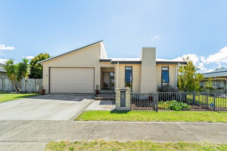 Photo of property in 4 Captain Wood Avenue, Whitianga, 3510