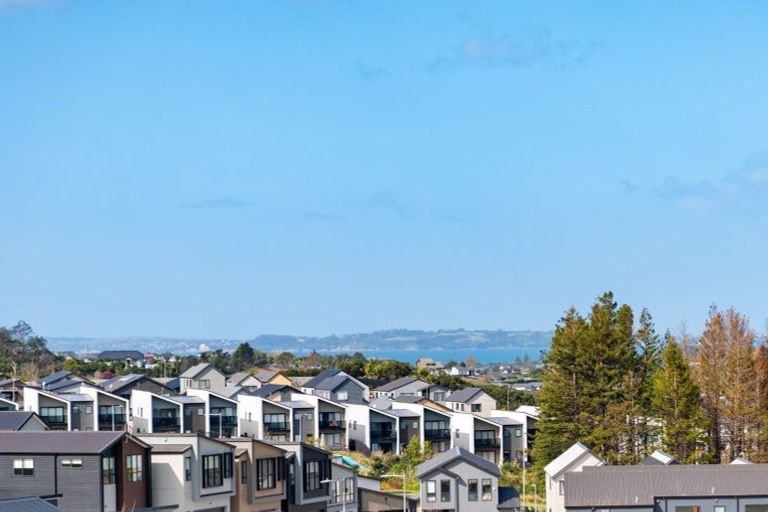 Photo of property in 47 Kikorangi Drive, Wainui, 0992