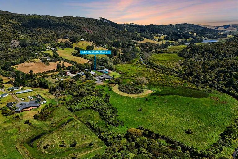Photo of property in 127 Bethells Road, Waitakere, 0781