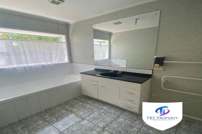 Photo of property in 14 Crail Court, Totara Heights, Auckland, 2105