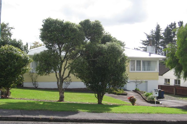 Photo of property in 30 Eastglen Road, Glen Eden, Auckland, 0602
