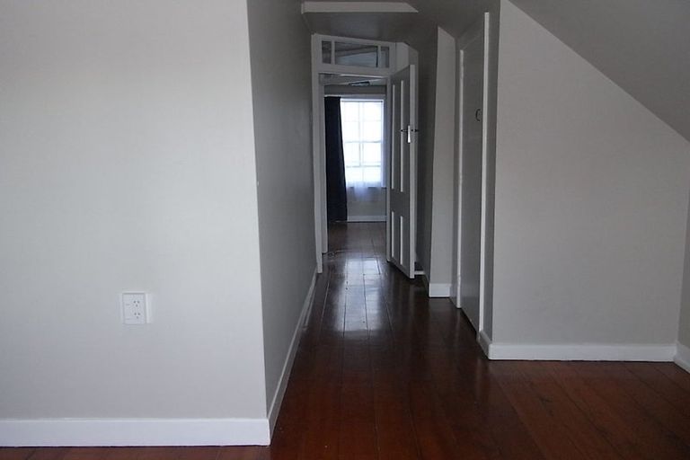 Photo of property in 28 Shakespeare Road, Bluff Hill, Napier, 4110