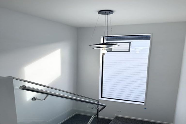 Photo of property in 3b Glennandrew Drive, Half Moon Bay, Auckland, 2012