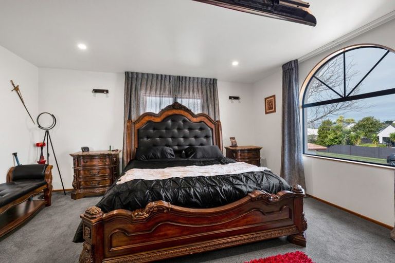 Photo of property in 8 Taylor Place, Merrilands, New Plymouth, 4312