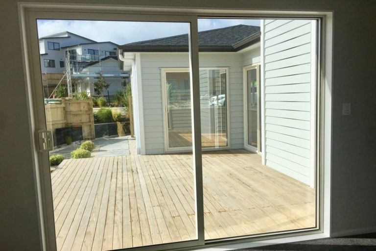 Photo of property in 11 Franheim Crescent, Orewa, 0931