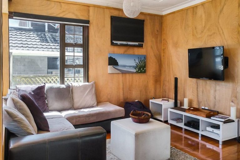 Photo of property in 100 Buller Street, New Plymouth, 4312