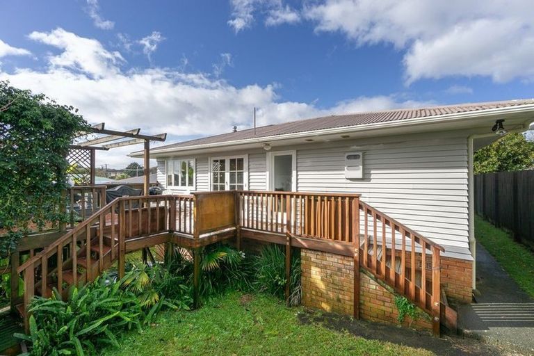 Photo of property in 52 Vera Road, Te Atatu South, Auckland, 0610