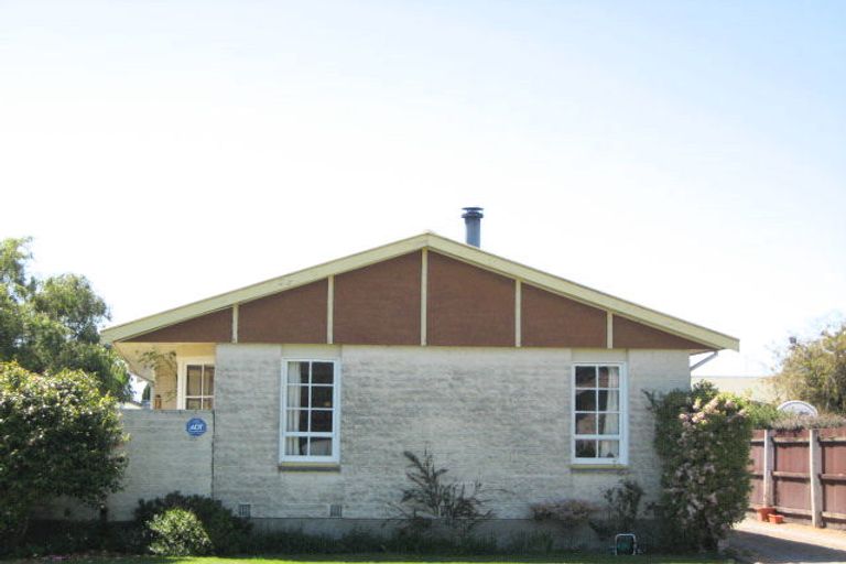 Photo of property in 24 Denniston Crescent, Redwood, Christchurch, 8051