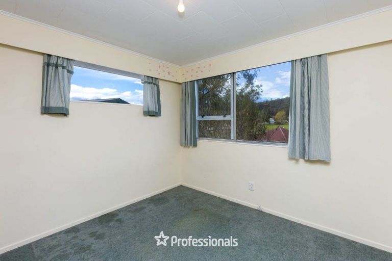 Photo of property in 55 Norana Road, Timberlea, Upper Hutt, 5018