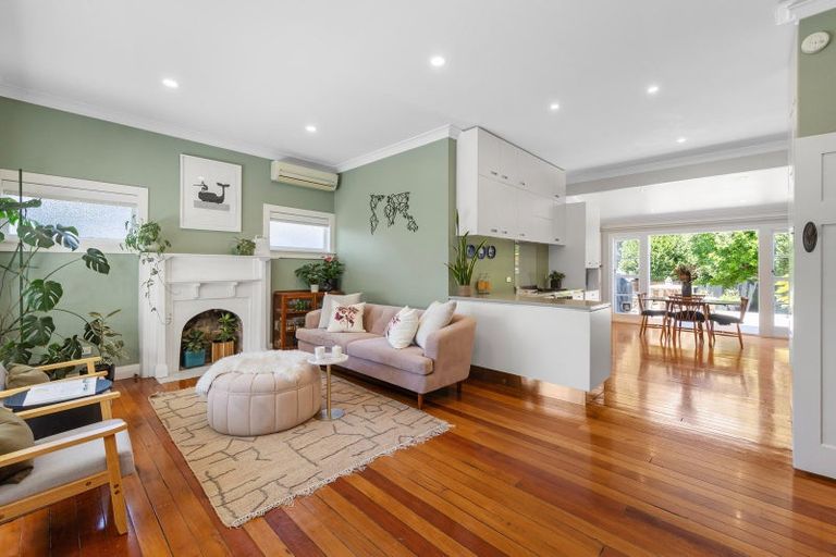 Photo of property in 52 Victor Street, Avondale, Auckland, 1026