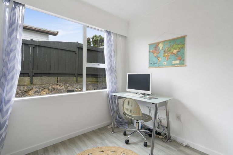 Photo of property in 11 Camrose Grove, Kingston, Wellington, 6021