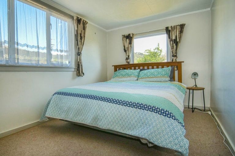 Photo of property in 3 Greenfield Street, Hector, 7822