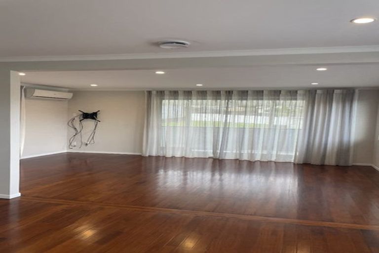 Photo of property in 1/73 Hellyers Street, Birkdale, Auckland, 0626