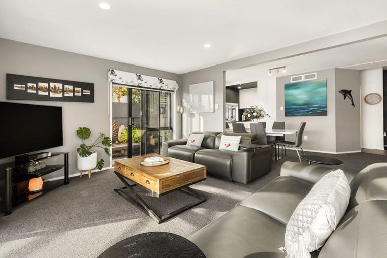 Photo of property in 115a Akaroa Drive, Maupuia, Wellington, 6022