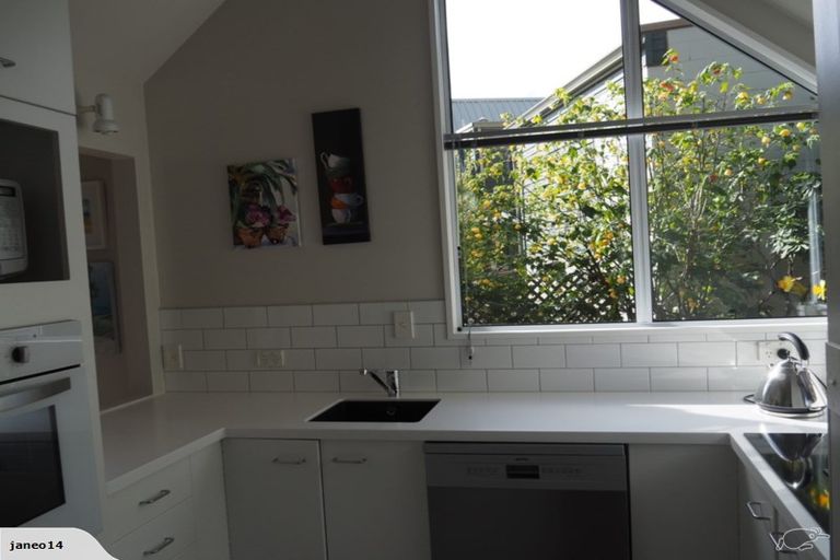 Photo of property in 8 Rhodesvale Terrace, Cashmere, Christchurch, 8022