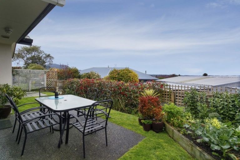 Photo of property in 28 Lakeridge Close, Rangatira Park, Taupo, 3330
