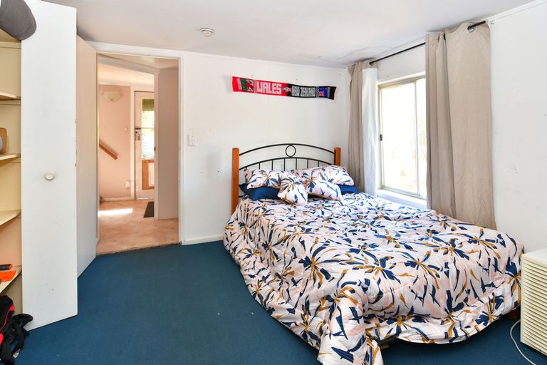 Photo of property in 15 Maori Hut Road, Red Beach, 0932