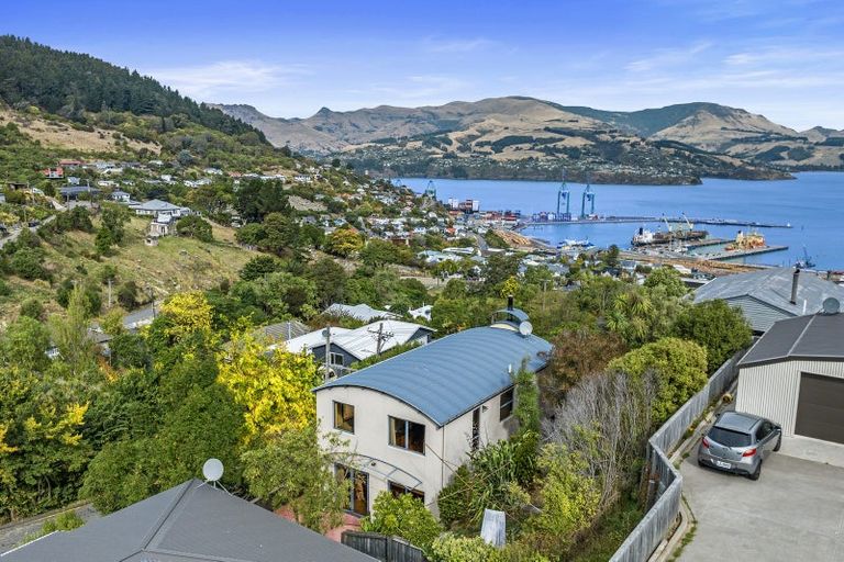 Photo of property in 37 Cornwall Road, Lyttelton, 8082