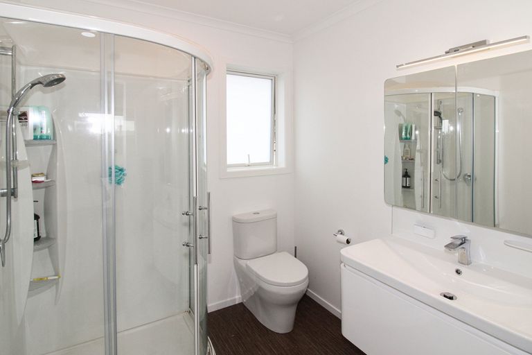 Photo of property in 2 Routhan Way, Carterton, 5713