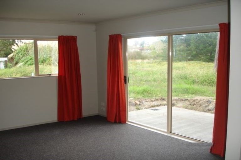 Photo of property in 64b Peverill Crescent, Papatoetoe, Auckland, 2025