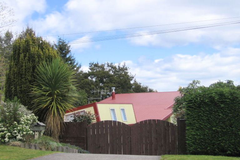 Photo of property in 37 Ingle Avenue, Waipahihi, Taupo, 3330