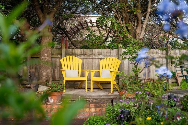 Photo of property in 30 Roxburgh Street, Mount Victoria, Wellington, 6011