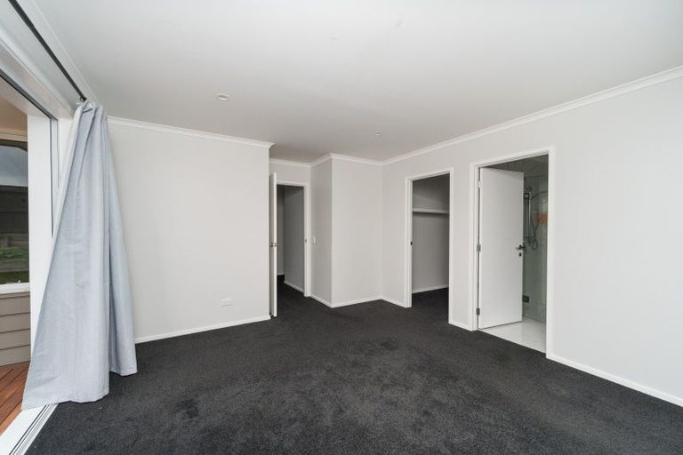 Photo of property in 9 Mediterranean Grove, Fitzherbert, Palmerston North, 4410