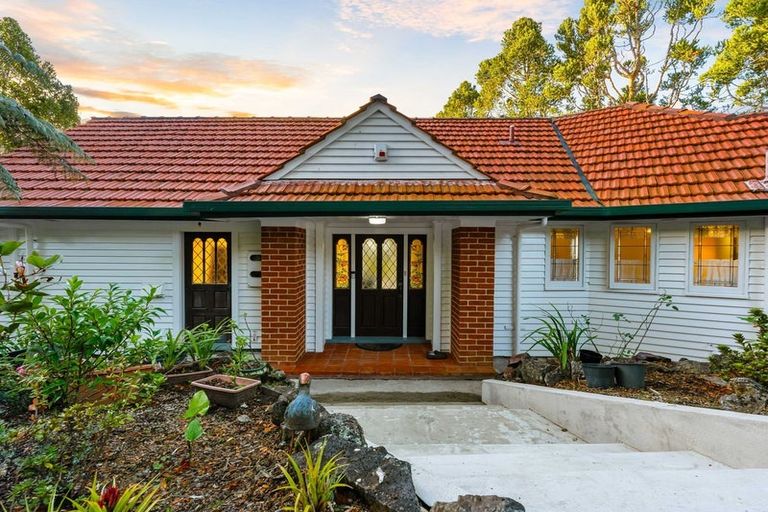 Photo of property in 42 Rangiwai Road, Titirangi, Auckland, 0604