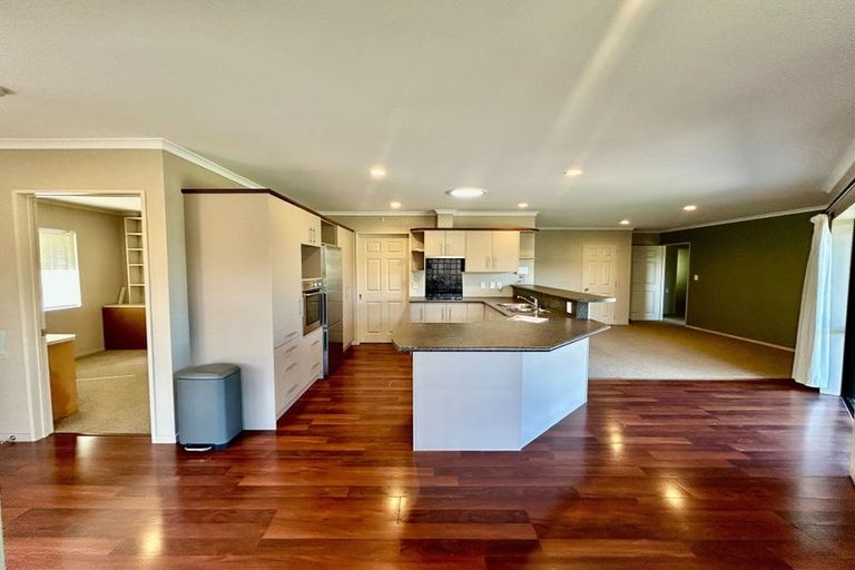 Photo of property in 16 Pitoitoi Avenue, Greenhithe, Auckland, 0632