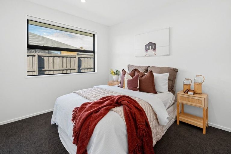 Photo of property in 74a Shillingford Boulevard, Rolleston, 7615