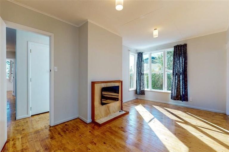 Photo of property in 14 Surprise Place, Cannons Creek, Porirua, 5024