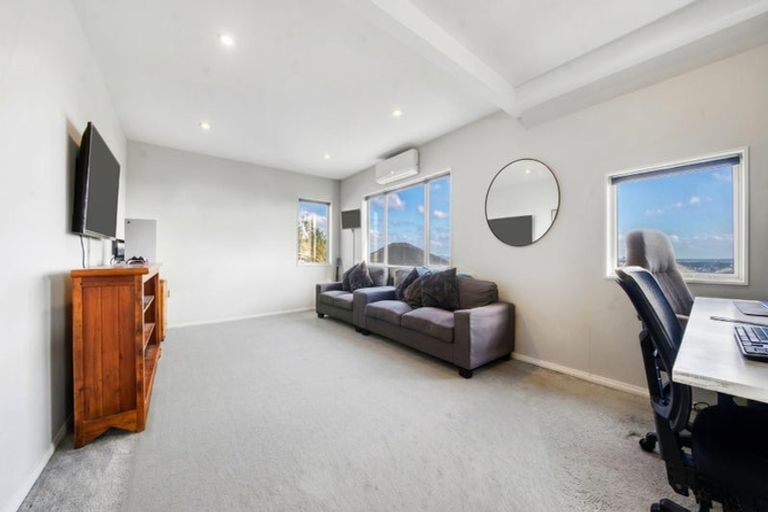Photo of property in 62 Keri Vista Rise, Papakura, 2110