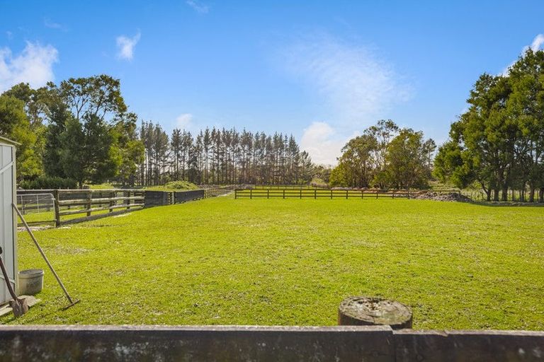 Photo of property in 278 Boord Crescent, Kumeu, 0891