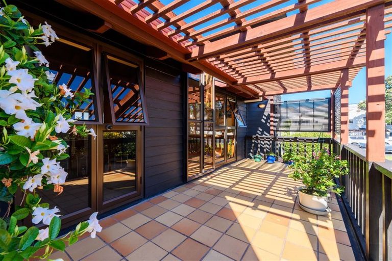 Photo of property in 8 Tui Street, Torbay, Auckland, 0630