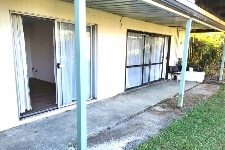 Photo of property in 21 Rosewarne Crescent, Glendene, Auckland, 0602