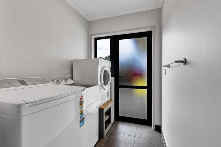 Photo of property in 3 Larlin Heights, Hawera, 4675