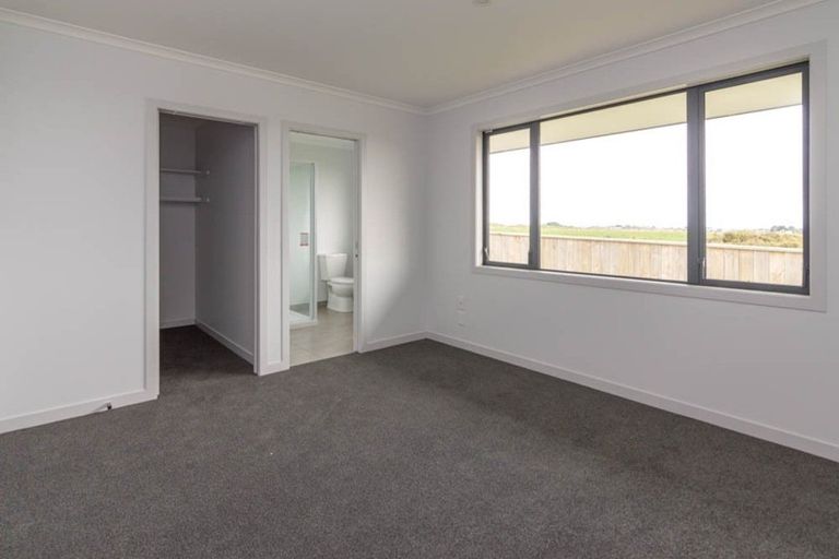 Photo of property in 35 Silicon Way, Fitzherbert, Palmerston North, 4410