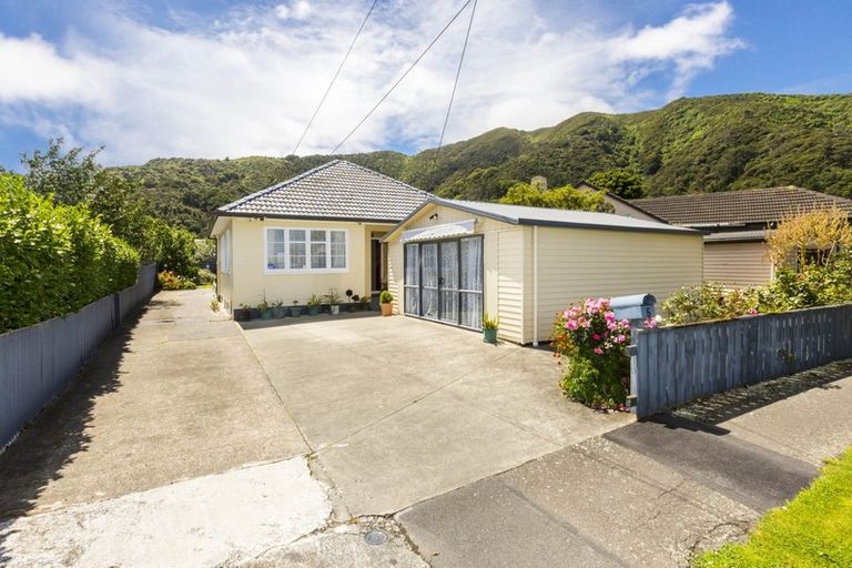 Photo of property in 5 Hayward Terrace, Waiwhetu, Lower Hutt, 5010