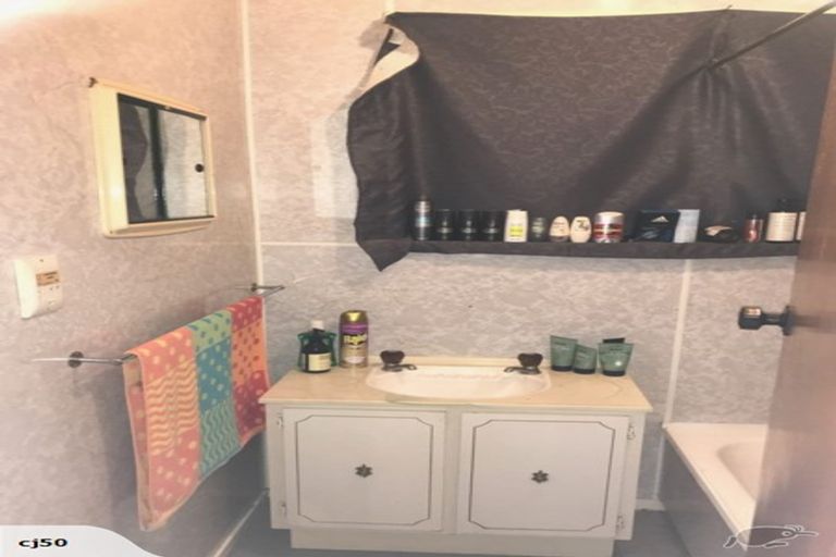 Photo of property in 19 Holland Crescent, Bulls, 4818